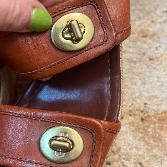 coach - Picture 3 of 8